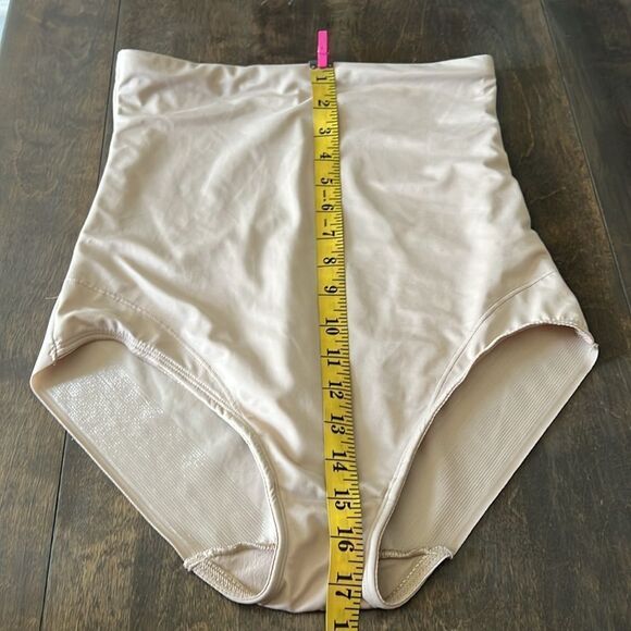 Miracle suit Extra Firm Control Waist Brief - 2755
Sz- 2 XL - Picture 9 of 11